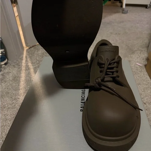 Balenciaga Men's Taupe Oxfords - Picture 4 of 11